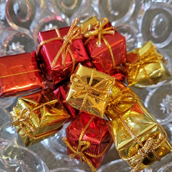 Mini Shiny Wrapped Foam Gift Boxes Holiday Decor - Picture 4 of 8
